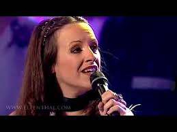Es war ein moment, der sicherlich auch zahlreiche fans der kelly family erschütterte. Kelly Family John Mit Maite Itoiz Txoria Txori A Bird Is A Bird Youtube