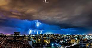 Πότε κλείνουν τα δημοτικά σχολεία H Nyxta Twn Keraynwn Sto Hrakleio Se Entypwsiakes Eikones Candia Doc