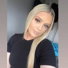 Christi Dixon's Instagram, Twitter & Facebook