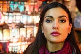 In 1993 she graduated at the scuola per attori del teatro stabile of turin. Amici Lei E La Sorella Di Una Delle Protagoniste Notate La Somiglianza