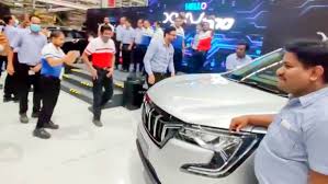 The mahindra flagship xuv700 will be available in mx and ax series. 9mtqlle4je6jjm