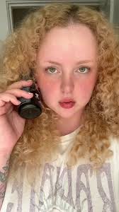 The @arcticfoxhaircolor 'Frosé' Semi Permanent Hair Color look absolutely  stunning