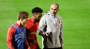 Jun 19, 2021 · l a session d'entraînement des diables rouges ce samedi a débuté par un moment réservé à dries mertens, qui a fêté sa 100e cap jeudi contre le danemark. Les Diables Rouges Avec Hannes Delcroix Et Yari Veschaeren Bx1