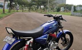 Butuh kepercayaan diri tinggi untuk bisa mengenakan baju berwarna kuning. Rx King Biang Kerok Style Modifikasi Rx King Terbaru 2021 Cute766
