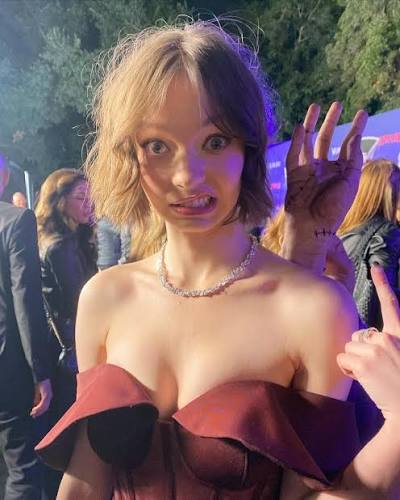 Emma Myers: She is so cute, adorable, hot and fine. I'm in love with her.