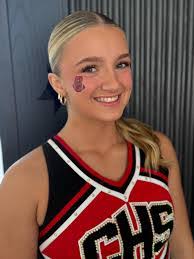 Carrie Hixon's Instagram, Twitter & Facebook