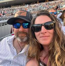 Who customizes hats in Enid, Oklahoma?