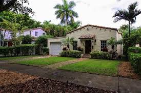 537 San Lorenzo Avenue Coralgables Fl 33146 Beautiful Coral Gables Cottage Opens To A Spacious C Coral Gables Real Estate Spanish Style Homes Spanish Style