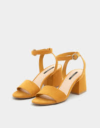 La moutarde (du latin mustum ardens, « moût ardent ») est un condiment préparé à partir des graines d'une plante de la famille des brassicaceae, appelée aussi moutarde. Epingle Sur W I S H L I S T S S 18