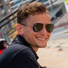 Ross Capps's Instagram, Twitter & Facebook