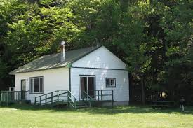 The adirondacks include more than 100 communities, many of them situated on the shores of lakes. Adirondacks New York Cabin Rentals Getaways All Cabins