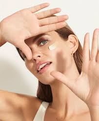 La dermatóloga Marta Vilavella nos resuelve las dudas más curiosas acerca  de la vitamina C