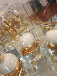 Black And Gold Candy Apples Golden And White Candy Apples Candy Apples Gourmet Candy Apples Candy Apple Recipe