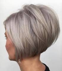 70 Coiffures En Degrade Courtes Mignonnes Et Faciles A Coiffer Pour trouver une coiffure totalement adaptée à notre style, on doit prendre en compte la forme de une coupe de cheveux dégradée est une coupe qui va permettre d'avoir des mèches plus courtes et. 70 coiffures en degrade courtes