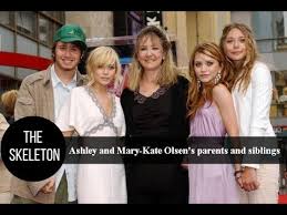 Elizabeth olsen is forging her own path in hollywood despite having two very famous sisters. Twin Moguls Ashley And Mary Kate Olsen S Parents And Siblings Youtube