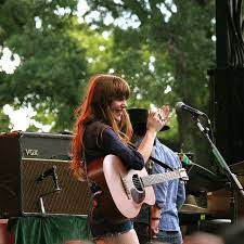 Pin By Carrie Caplinger On Dream Girls Jenny Lewis Guitar Girl Fancy Hairstyles