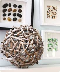 Basteln Mit Treibholz Ball Aus Holz Selber Machen Bilder Mit Weissen Rahmen Schwemmholz Basteln Selber Machen Anleitungen Basteln Mit Holz