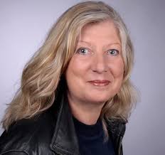 Riesling-Leichen: Wein-Krimis : Zimmermann, Sibylle, Heimbach, Jürgen,  Nisi, Sarah Geraldine, Daelken, Ella, Stauder, Helmut, Cossel, Bettina von,  Zimmermann, Sibylle, Fries, Antje, Klitzke, Norbert, Edelmann, Gitta,  Brigitte, Hähnel, Mayrhofer, Ulrike ...