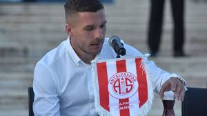 Former arsenal strike lukas podolski has agreed a deal in principle to join turkish super lig side antalyaspor. Lukas Podolski Antalyaspor A Tatile Gelmedim Youtube
