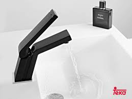 Por otro lado y no menos importante los grifos de pared de teka te dan una mayor libertad de movimiento si estás pensando en diseñar una cocina a tu medida. Griferia De Diseno Para Bano Y Cocina Icon De Teka Faucet Lavatory Faucet Water Tap
