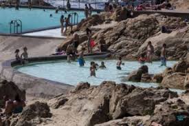 A piscinas das marés é um conjunto de piscinas de água salgada localizadas na praia de leça na freguesia de leça da palmeira, concelho de matosinhos. Piscina Das Mares Abre Renovada Em Maio Leca Da Palmeira Publico