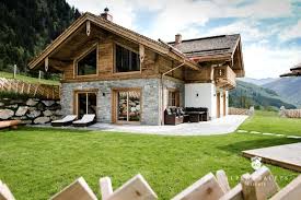 luxus chalet rauris huttenurlaub in salzburger sportwelt mieten alpen chalets resorts altholz haus fassade haus haus architektur