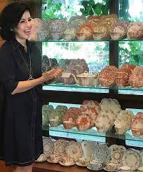 Johan menikah dengan desire tarigan dan dikaruniai dua orang anak. Masih Masak Sendiri Walau Kaya 7 Turunan Cantik Dan Awet Mudanya Ibu Bams Samsons Bikin Terpukau Sajian Sedap Line Today