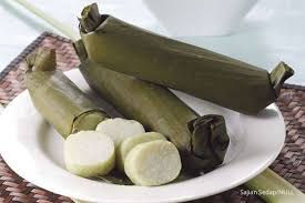 Gunakan sedotan pipih atau gepeng, bagi sedotan menjadi 3 bagian. Pelengkap Sajian Idul Adha Ini Cara Membuat Lontong Biar Padat Lagi Pulen