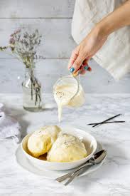 Oma Hannas Dampfnudeln Mit Richtiger Kruste Rezept In 2020 Dampfnudeln Dampfnudeln Rezept Lebensmittel Essen