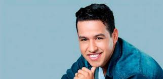 Felicidades al compositor Roberto Calderón y a su esposa por el nacimiento  de su hijo 👏🙏