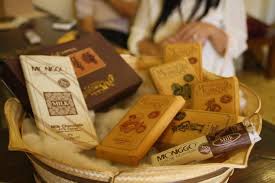 Oleh oleh khas jogja kekinian yang bisa kamu dapatkan ketika berada di jogja adalah bakpia kukus. Limakaki Selain Bakpia Ini Empat Oleh Oleh Khas Yogyakarta Yang Bisa Kamu Bawa Pulang Loh