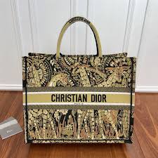 Black And Yellow Totes Dimensions Dior Large Animal Giraffe Yellow Embroidered Book Tote Bag Amazingbags In 2020 Book Tote Bag Bags Dior