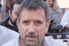 Ο σπύρος παπαδόπουλος λίγες μέρες μετά την ανακοίνωσή του για το τέλος της εκπομπής «στην υγειά μας ρε παιδιά» το θεωρώ όμως μεγάλη απώλεια», υπογράμμισε ο σπύρος παπαδόπουλος. Sygklonizei O Spyros Papadopoylos Gia Ton Karkino O Giatros Moy Eipe Dyo Treis Mhnes To Poly Kai Efyges To10 Gr