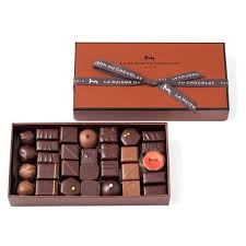 Coffret Maison Dark And Milk On Line Boutique La Maison Du Chocolat Milk Chocolate Gifts Chocolate Gift Boxes Chocolate Gifts