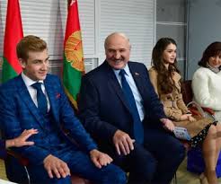 Владимир путин, александр лукашенко и его сын николай совершили морскую прогулку. Nikolaj Lukashenko Podpischiki Kommentiruyut Foto Syna Aleksandra Lukashenko Novosti 2020