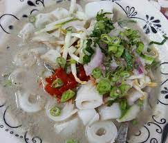 Saya masih menggunakan resepi yang sama kerana kuah ini memang menjadi seperti kuah laksam kelantan mengikut tekak kelantan cara menghidang: Resepi Laksam Kuah Lemak Dunia Belajar