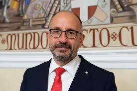 Prima Rasero, poi 69 sindaci dell'Astigiano uniti nell'appello a Mario  Draghi: «Deve restare a capo del Governo»