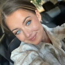 Carly Noel's Instagram, Twitter & Facebook