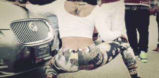 Uploaded april 13, 2020 tory lanez throws a live $15,000 twerk contest. Funny Gifs Twerking Gif Vsgif Com