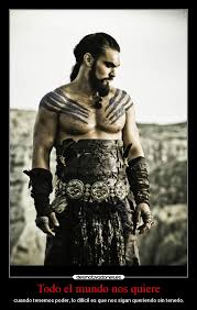 La actriz se encuentra promocionando la sexta temporada de juego de tronos y, saliéndose del guión, habló de sus escenas de sexo con jason momoa durante la primera temporada y especialmente del. Imagenes Y Carteles De Drogo Desmotivaciones