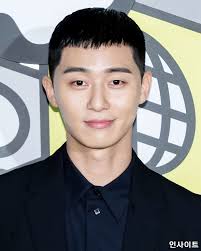 Park seo joon plays entrepreneur park sae ro in itaewon class, a series based on a webtoon with the same name. Seventeen S Hoshi And Nct S Doyoung Love Itaewon Class So Much They Want The Signature Haircut Kissasian
