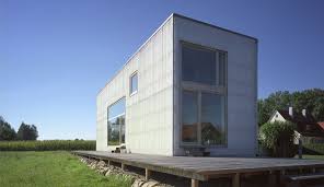 Haus Sunoko Ein Aussergewohnliches Grundstuck 230 M Lange Auf 10 6 M Breite In Unverbaubarer Lage Mit A Mit Bildern Architektur Haus Schmales Grundstuck Haus Auf Stelzen