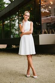 Dieses brautkleid gemacht aus feinstem hochwertigen duchesse mit einem edlen verhaltenen glanz, wird nach ihren persönlichen maßen gefertigt. Zum Verlieben Schon Vintage Brautkleider