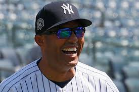 Mariano Rivera steals show at Yankees' Old Timers Day