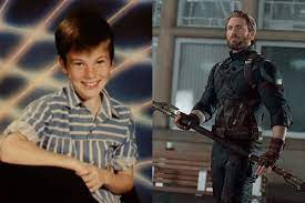 Endgame adalah film pahlawan super amerika 2019 yang didasarkan pada tim superhero avengers dari marvel comics, diproduksi oleh marvel studios dan didistribusikan oleh walt disney studios motion pictures.ini adalah sekuel the avengers 2012, film 2015 avengers: Macam Mana Muka Barisan Pelakon Avengers Endgame Ketika Kecil Comelnya Gempak