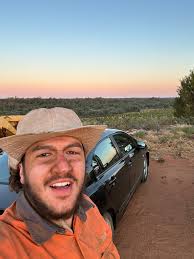 Looking for work contact Ashley