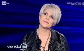 Manuela villa, pseudonimo di manuela maria garofalo pica (roma, 7 febbraio 1966), è una cantante, attrice e scrittrice italiana. Manuela Villa Eta Altezza Peso Figli Marito Caffeina Magazine