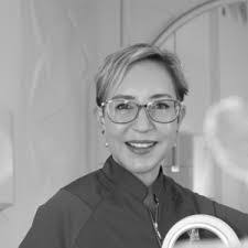 Itzel Iniguez's Instagram, Twitter & Facebook