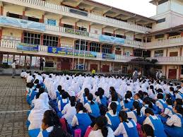 Smk kota kemuning township en iyi okullarından biri olmuştur kota kemuning bu okulun katılıyor üzerinde 3000 öğrenciler, bu sonuçlar. Orientasi Tingkatan 1 Dan Media Rasmi Smk Kota Kemuning Facebook