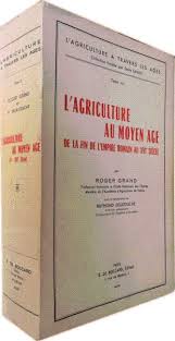 Les pratiques de l'agriculture au sens étroit du terme (terres ouvertes) et de l'élevage, la fabrication d'outils en pierre polie, de céramique et de meules sont directement au bronze final, sur le plateau, vers le lac de constance par exemple, il est déjà semblable à celui du moyen age, où champs. L Agriculture Au Moyen Age Par Grand Roger Very Good Soft Cover Livraria Castro E Silva